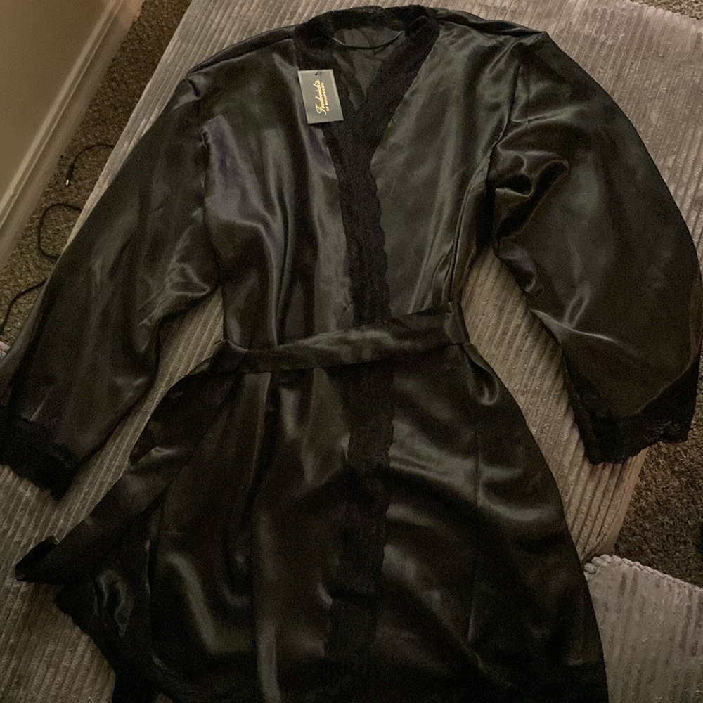 Fredericks of Hollywood robe one size.